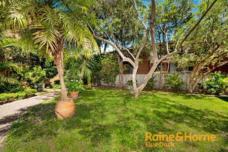 Spacious 2-Bedroom Apartment in Prime Location - Photo 2