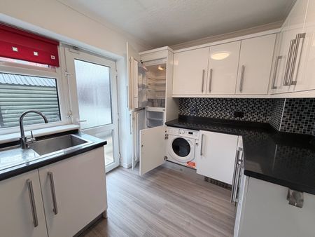 3 Bed Terraced House, Pendlebury Road, M27 - Photo 3