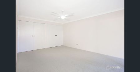 Spacious & Versatile Townhouse - Photo 4