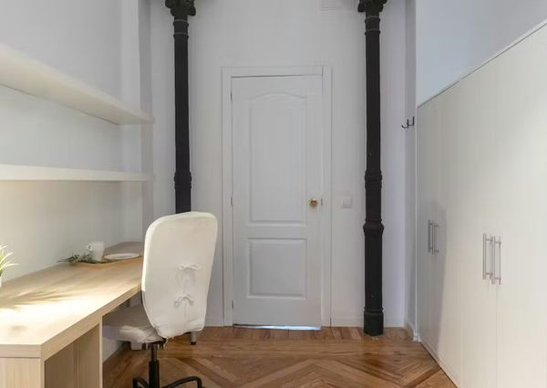 Calle de la Plaza, Madrid, Community of Madrid 28043