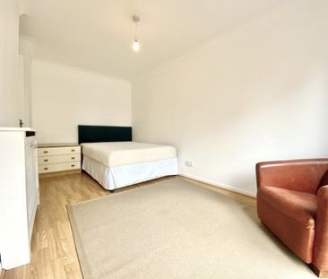 Burgoyne Road, Southsea - Photo 2