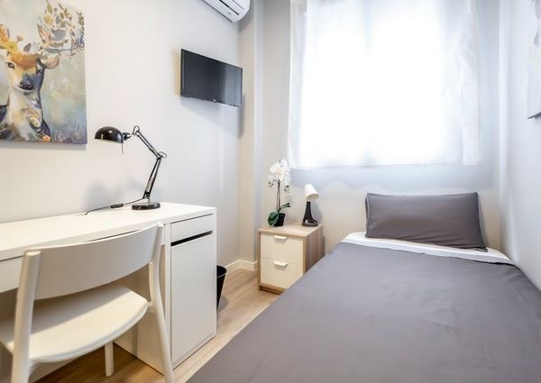 Calle del Puerto de Canfranc, Madrid, Community of Madrid 28038