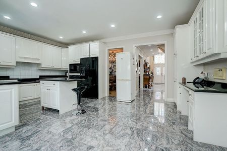 For Lease - 286 Hillcrest Avenue, Toronto, Ontario - Photo 2