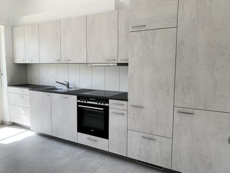 Appartement rénové de 2.5 pièces au rez-de-chaussée - Photo 3