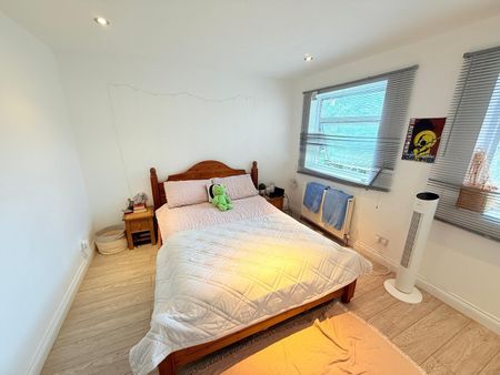 4 Bed Semi-Detached House, Almond Avenue, W5 - Photo 4