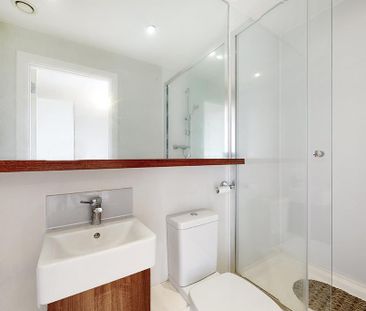 1 bedroom in a flat share to rent - Photo 6