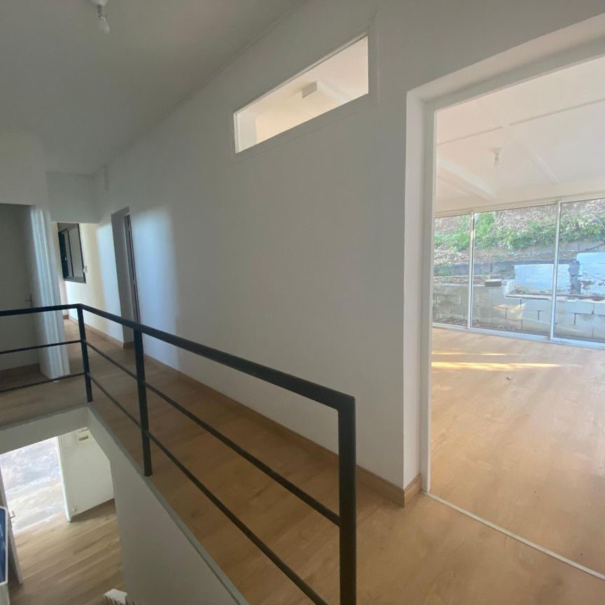 Location Appartement 4 pièces 105m² ST DENIS 97400 - Photo 1