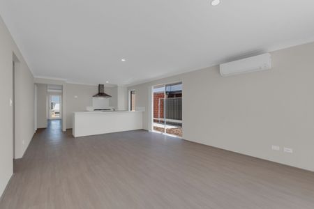 Four Bedroom Family Home in South Yunderup - Photo 3