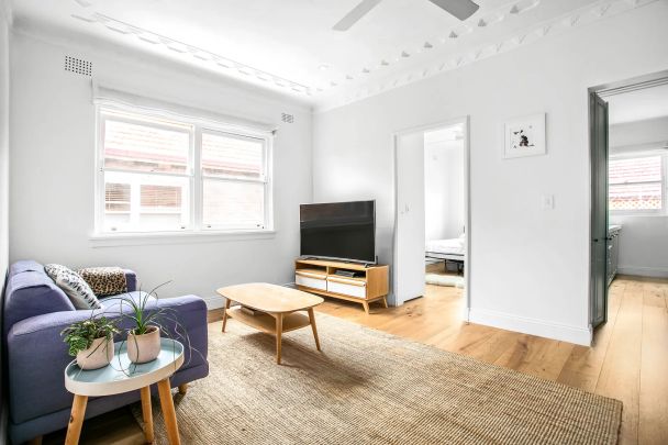 Art Deco Charm Meets Designer Flair - Photo 1