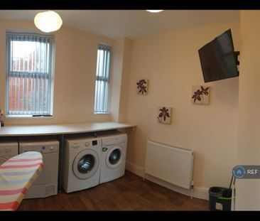 1 bedroom in a house share to rent - Photo 3