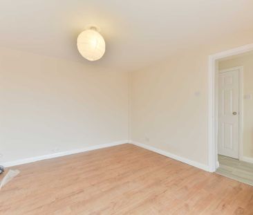 Middle Lane, Epsom - Photo 2