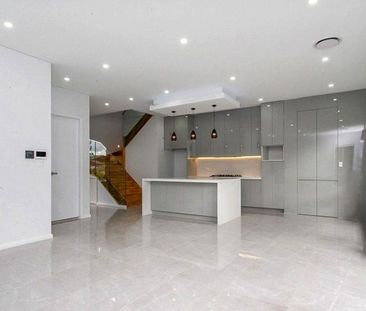 NEAR NEW LUXURY HOME ! - Photo 4