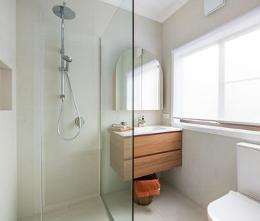 Coastal Living on Marine Parade – 6 Month Opportunity - Photo 2