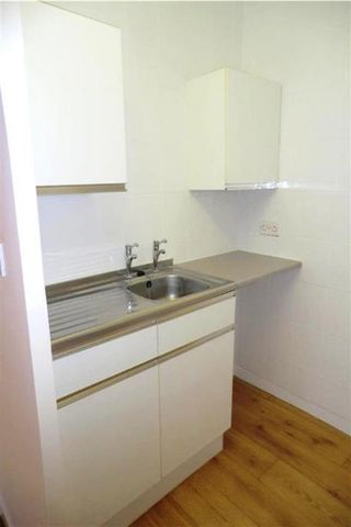 1 bedroom retirement property to rent - Photo 3