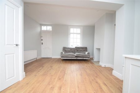 3 bed terraced house to rent in St Marys Walk, Scarborough, YO11 - Photo 2