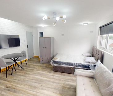 Studio to rent - Photo 2