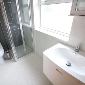Marlborough Road, Uxbridge - Photo 2