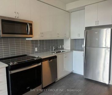 Yonge & Sheppard Bright +Spacious 1Bdrm +Den Open Concept Living Room - Photo 2