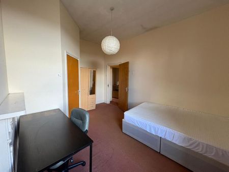 3 bedroom flat to rent - Photo 5