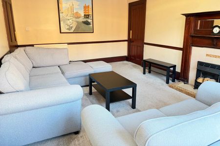 1 Bed Flat - Photo 2