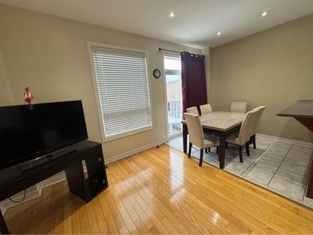For Lease - 866 Khan Crescent, Mississauga, Ontario - Photo 4