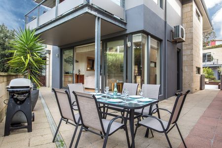 Beachside Ground Floor Apartment – Fully Furnished- Short Term Lease Available - Photo 3