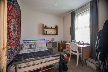 Ideal location for all Universities! - Photo 4