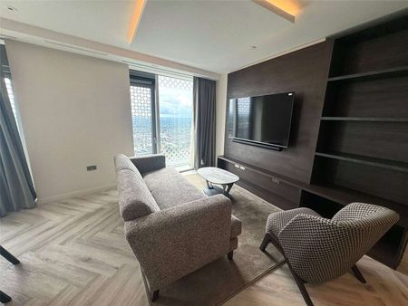 Luxurious two bedroom, two bathroom penthouse on the 42nd floor of the brand new Square Gardens development. - Photo 2