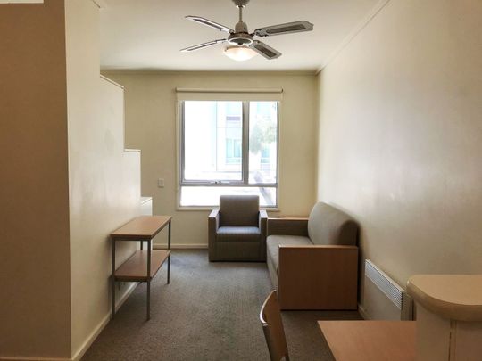 One Bedroom Apartment in he Heart of Carlton - Photo 1