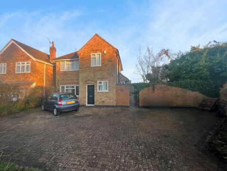 4 Bedroom Detached - Photo 4