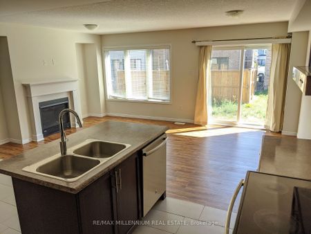 Detached Home For Lease | X8138194 - Photo 2