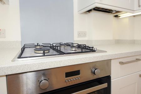 3 bedroom apartment to rent - Photo 4