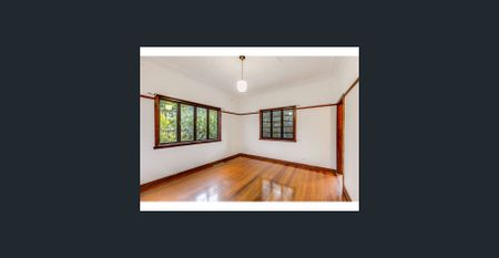 Spacious 4 Bed Home; Freshly Painted Throughout & Newly Polished Floors - Photo 4