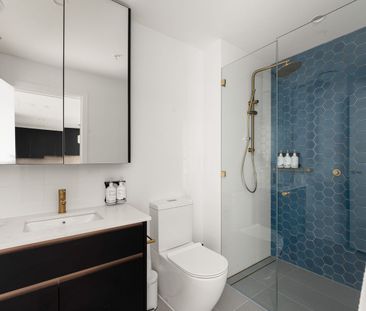 Furnished 1 bedroom - Live the high life in Southport ! - Photo 4