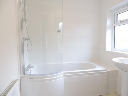 3 bedroom detached house to rent - Photo 2