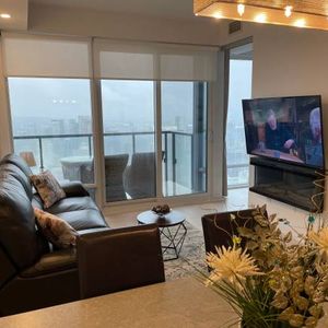 Toronto Furnished Condo Rental – 1 Bed + Den, 1 Bath, Fireplace - Photo 2