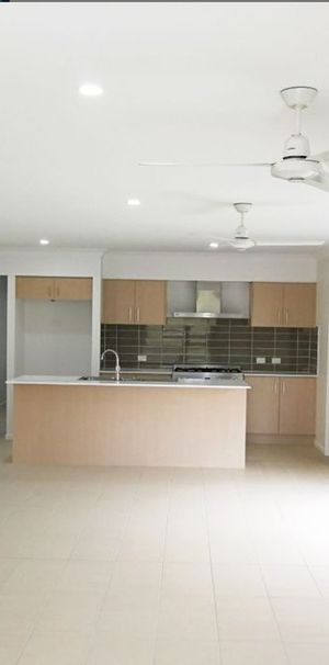 Family Home Ready for Christmas – 25 Oxenham Circuit, Augustine Heights - Photo 1