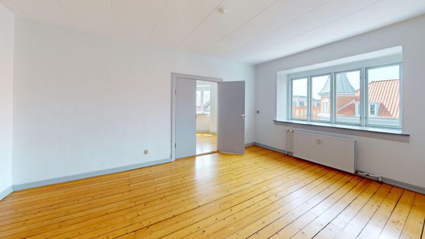 <b>Stor og delevenlig 4-værelses i vestbyen!</b><br> - Foto 1