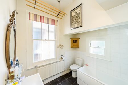 1 Bed Flat, Stowe Road, W12 - Photo 5