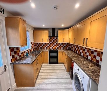 Room in a Shared House, London, SW18 - Photo 4