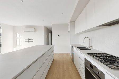 Ultra-modern north-facing oasis with Auburn Village convenience - Photo 2