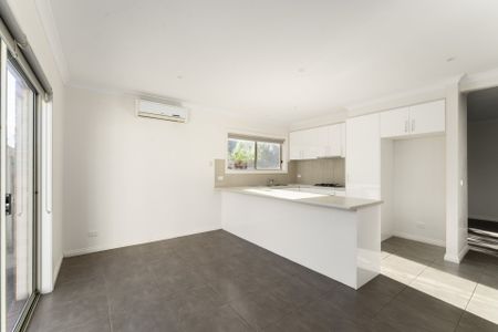 Two Bedroom Townhouse In Sunbury's Tranquil Pocket - Photo 2