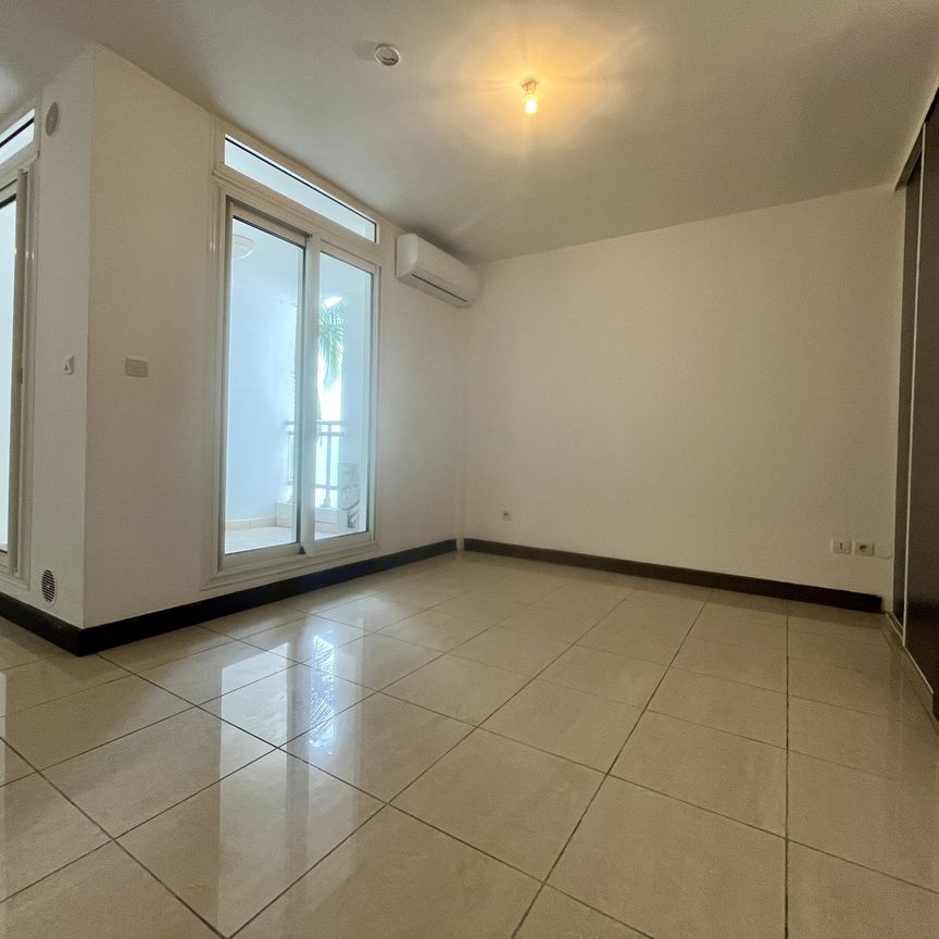Location Appartement 1 pièce 30m² ST DENIS 97400 - Photo 1