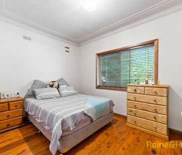 Cozy Family Home in a Convenient Ingleburn Location! - Photo 5