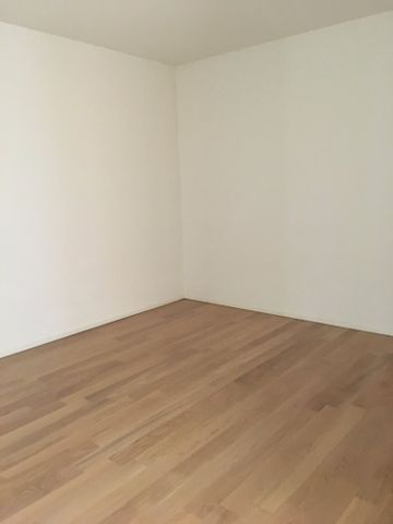 "Gemütliche 2.5-Zimmerwohnung mit schönem Balkon" - Photo 3