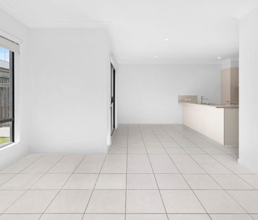 Neatly presented family home awaits you! - Photo 1