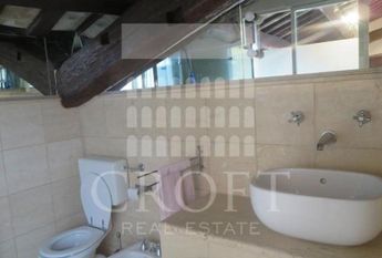 Center-Pantheon: Beautiful fully furnihed modern 1 bedroom, 2 bath loft in Historic building. Quiet, bright, parquet floors, high ceilings, air conditioning, close to services. # 2264