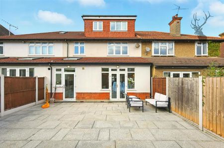 4 bedroom terraced house to rent - Photo 5
