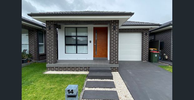 3 Bedroom Residence in Marsden Park for Lease, energy savings solar panels! - Photo 1