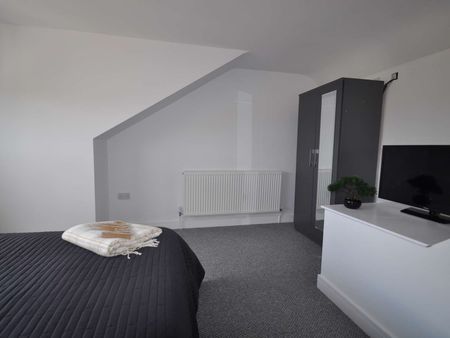 Professional Houseshare GL1 Room 4 - Photo 3